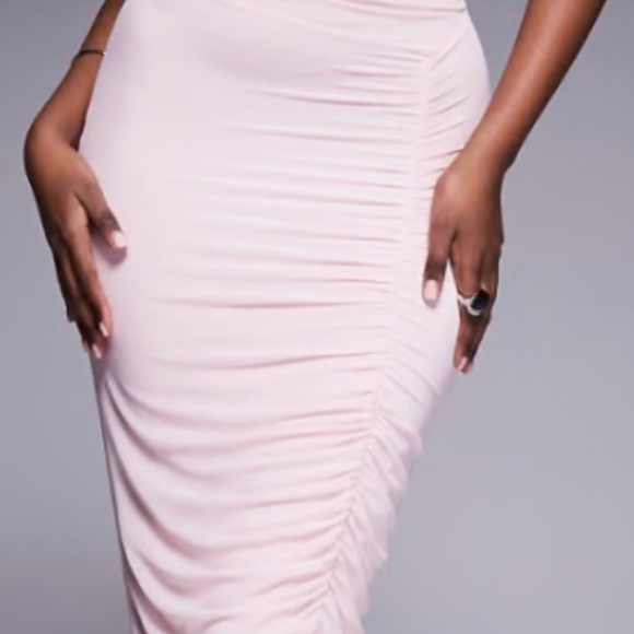 ASOS DESIGN mesh asymmetric neck off shoulder ruched midi dress in light pink - Picture 2 of 5